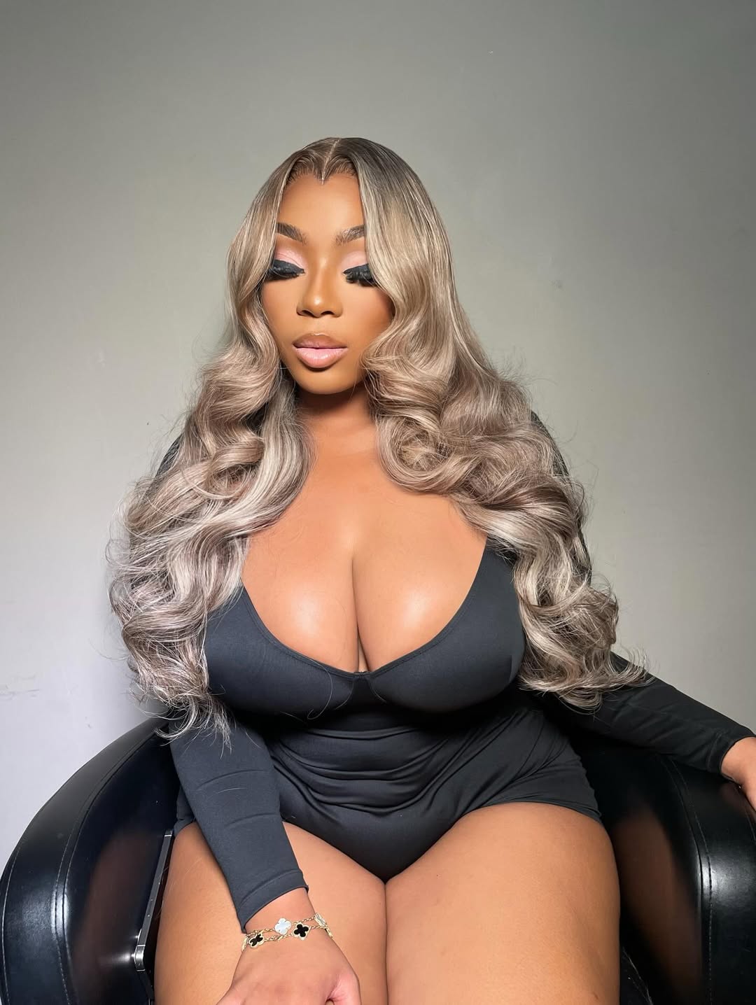 30. 13X6 HD 2 Tone Blonde Frontal Wig 28”✔️