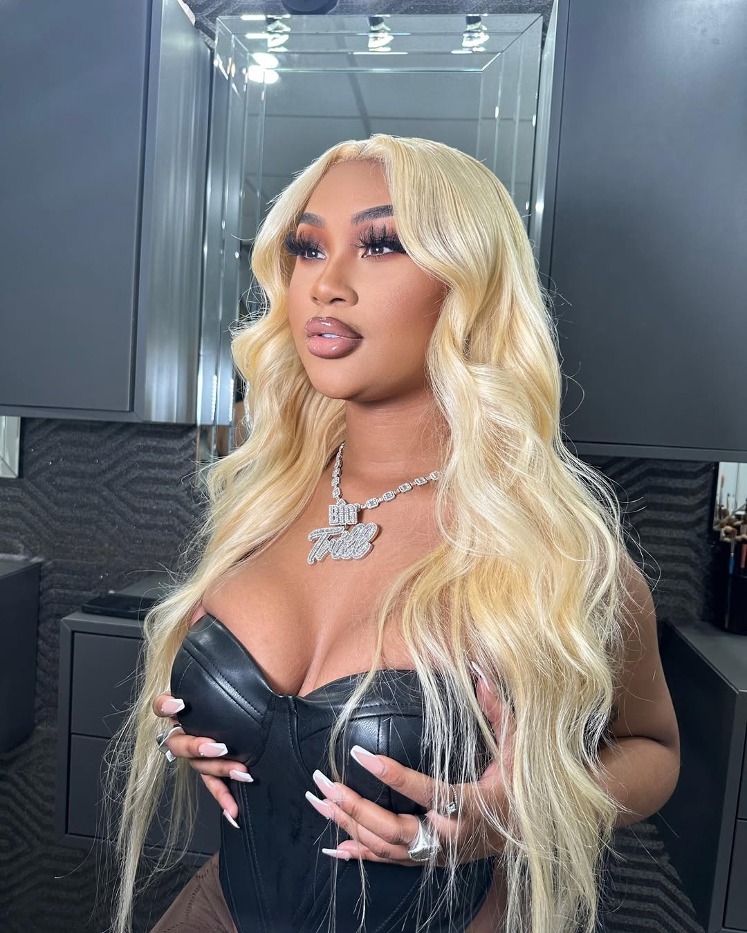6X6 HD Blonde Body Wave Closure Wig 30”