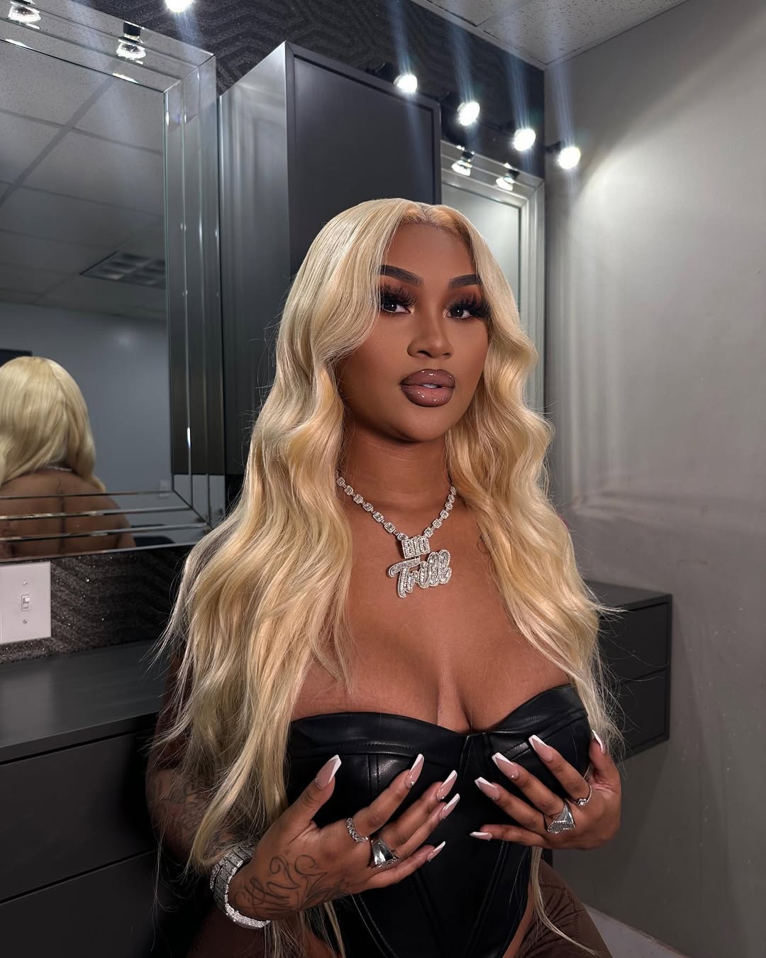 6X6 HD Blonde Body Wave Closure Wig 30”